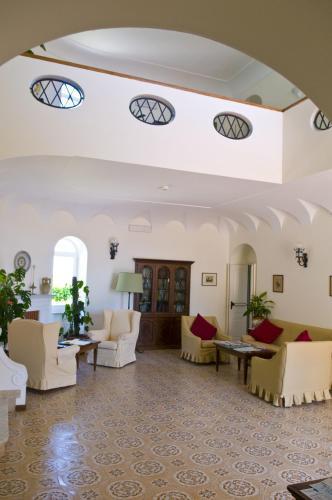 Sarah Hotel 4*